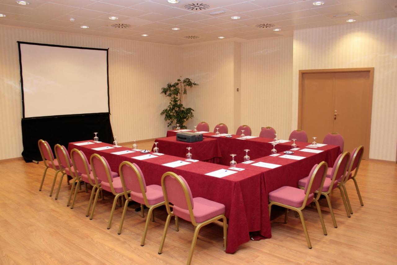 Hotel Madrid Leganes Affiliated By Melia Екстериор снимка